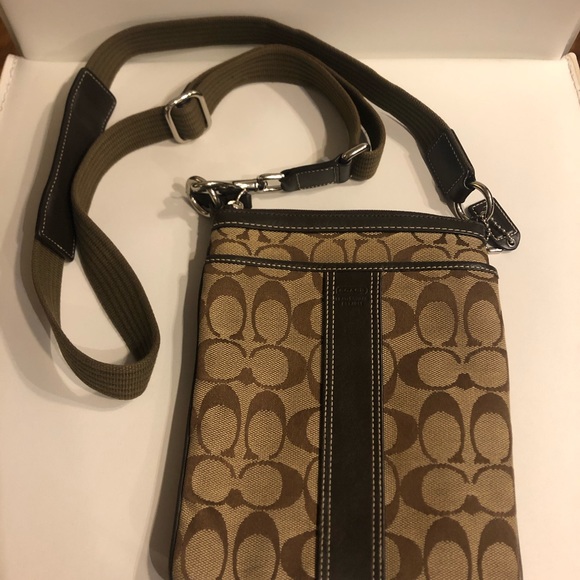 Coach Signature Swingback - Picture 4 of 6